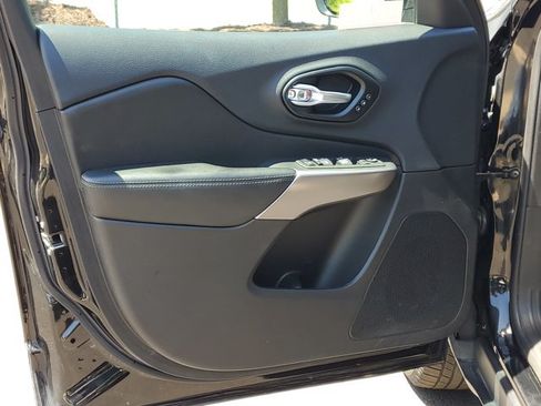 Used 2022 Jeep Cherokee Limited AWD/4WD image 23
