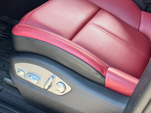 Certified 2026 Porsche Macan AWD/4WD image 38