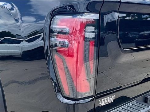 Used 2025 GMC Sierra 2500 AT4X AWD/4WD image 22