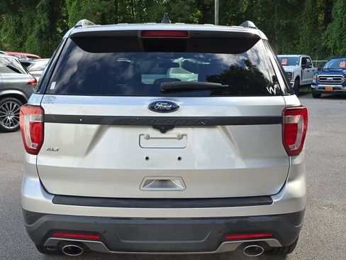 Used 2018 Ford Explorer XLT FWD image 5