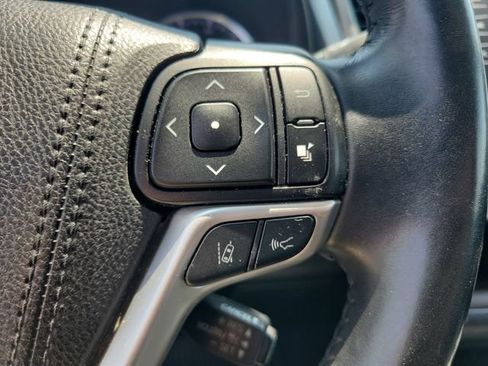 Used 2019 Toyota Highlander XLE AWD/4WD image 34