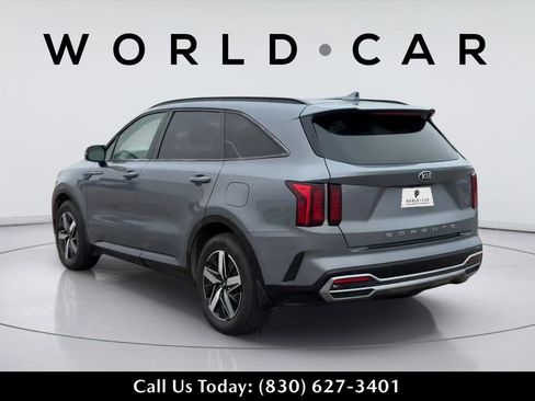 Used 2021 Kia Sorento S w/ Panoramic Sunroof Package image 5