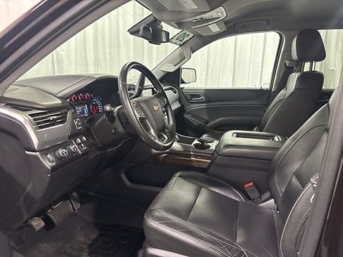 Used 2020 Chevrolet Suburban LT w/ Luxury Package image 14