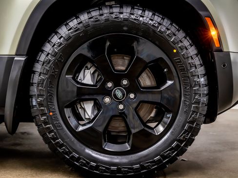 Used 2020 Land Rover Defender 110 HSE AWD/4WD image 38