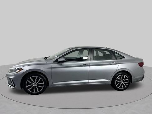 Used 2025 Volkswagen Jetta SE FWD image 29