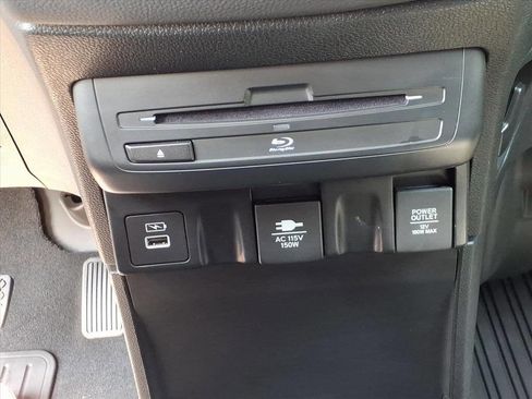 Used 2024 Honda Odyssey Elite image 17