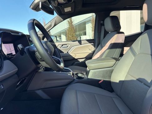 Used 2025 Chevrolet Colorado ZR2 w/ Technology Package image 12