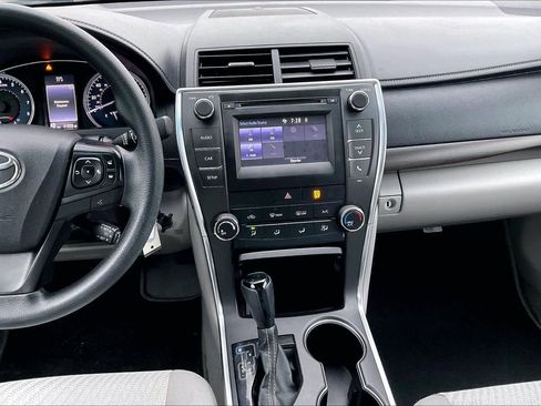 Used 2017 Toyota Camry LE FWD image 7