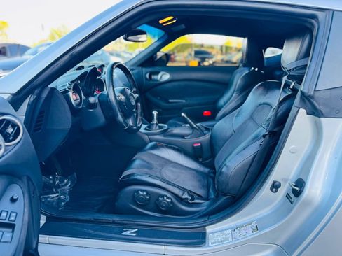 Used 2009 Nissan 370Z Touring w/ Sport Pkg RWD image 10
