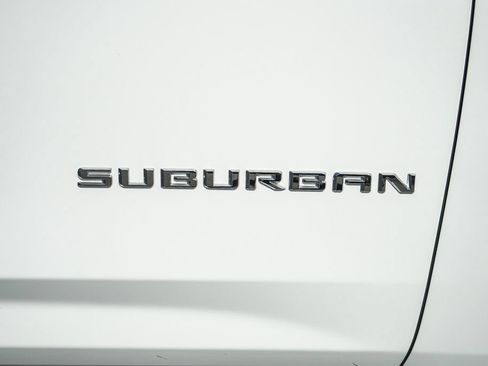 Used 2023 Chevrolet Suburban LT w/ Luxury Package RWD image 10