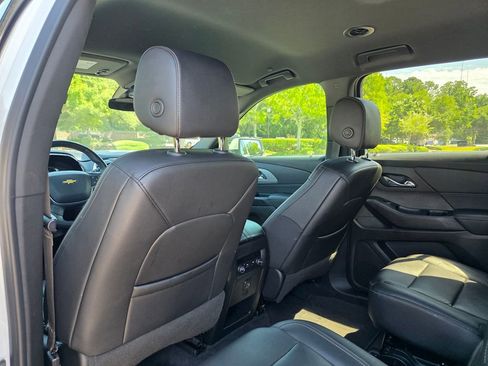 Certified 2023 Chevrolet Traverse LT FWD image 30