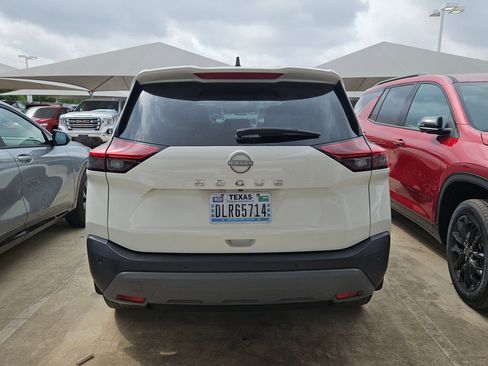 Used 2023 Nissan Rogue S image 3