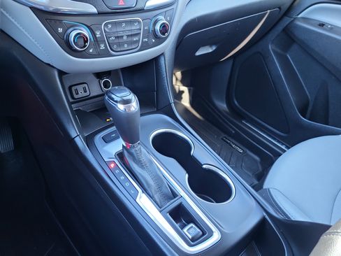 Used 2018 Chevrolet Equinox Premier image 22