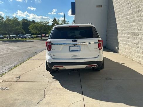 Used 2016 Ford Explorer XLT w/ Equipment Group 202A AWD/4WD image 10