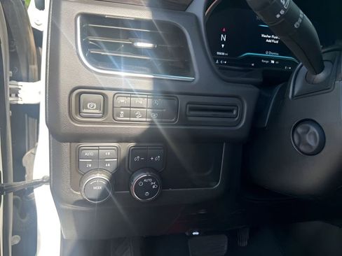 Used 2024 Chevrolet Suburban Z71 w/ Luxury Package AWD/4WD image 23