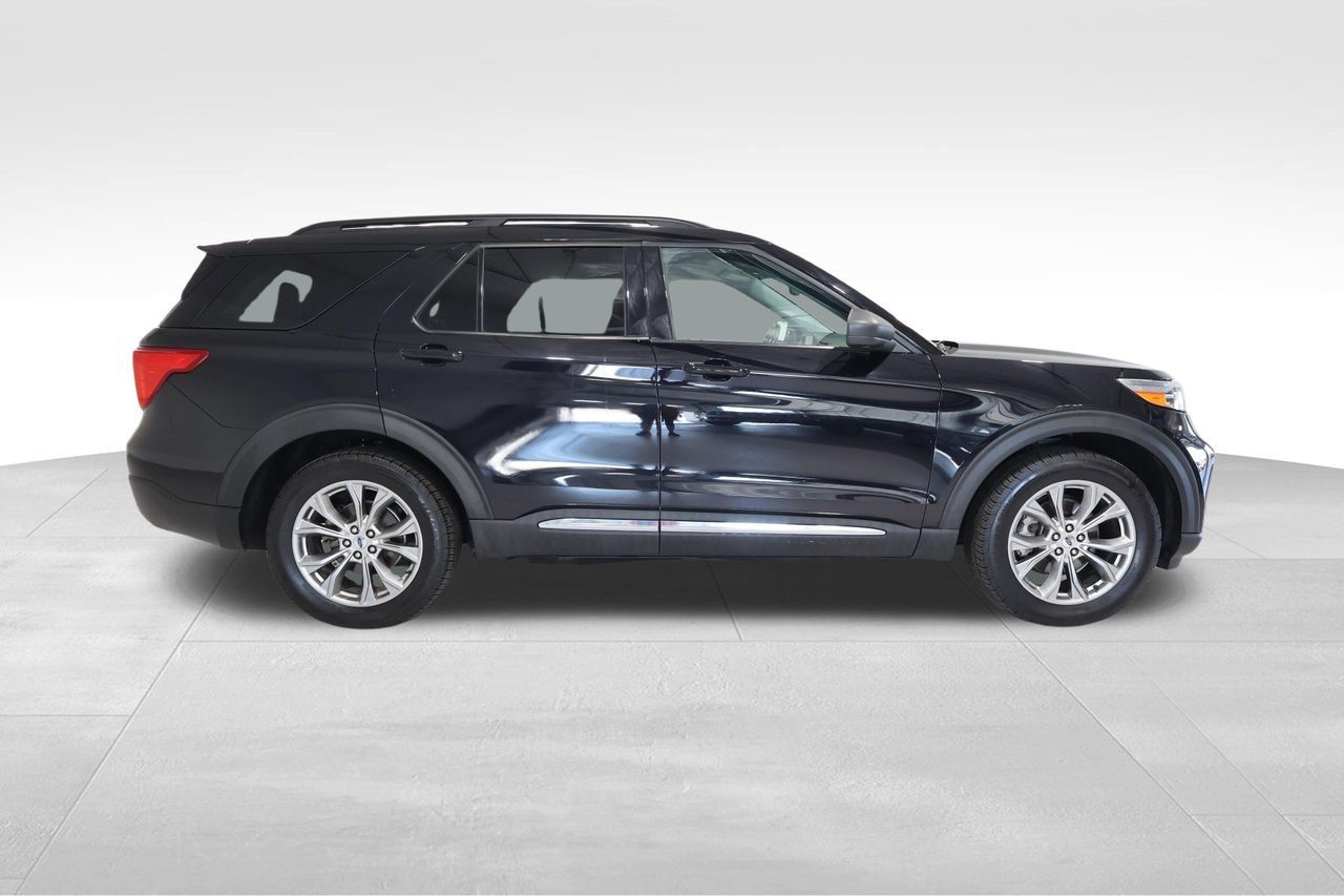 Used 2022 Ford Explorer XLT w/ Equipment Group 202A AWD/4WD image 4