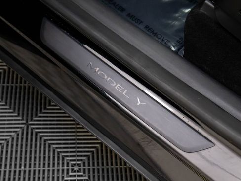 Used 2023 Tesla Model Y Long Range image 17