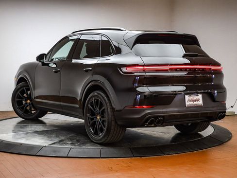 Certified 2026 Porsche Cayenne image 3