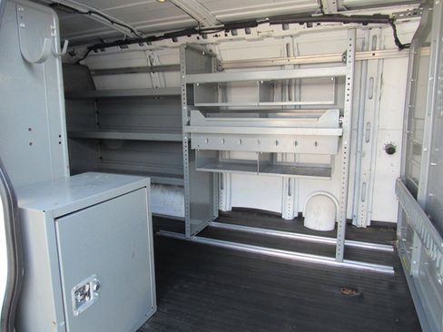 Used 2015 Chevrolet Express 2500 RWD image 18