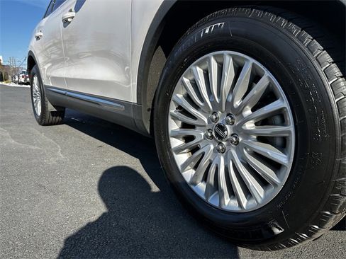Certified 2019 Lincoln Nautilus Premier image 11
