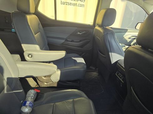 Used 2021 Chevrolet Traverse LT w/ LT Premium Package image 4
