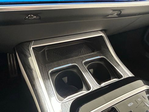 Used 2023 BMW 760i xDrive image 19