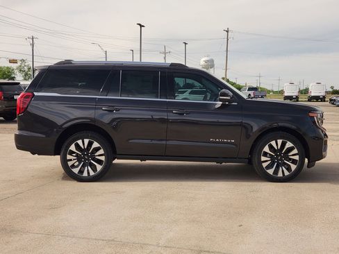 New 2026 Ford Expedition Platinum image 7