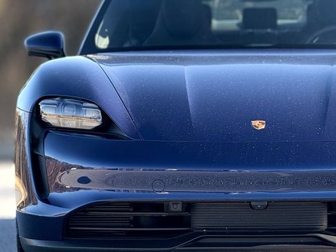 Used 2022 Porsche Taycan image 13