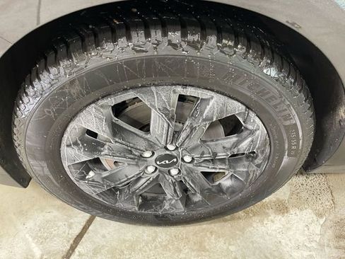 Used 2022 Kia Carnival SX Prestige image 10