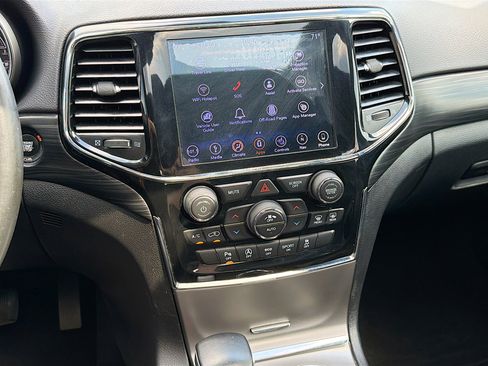 Used 2019 Jeep Grand Cherokee Altitude image 28