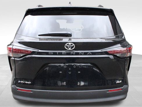 New 2026 Toyota Sienna XLE AWD/4WD image 13