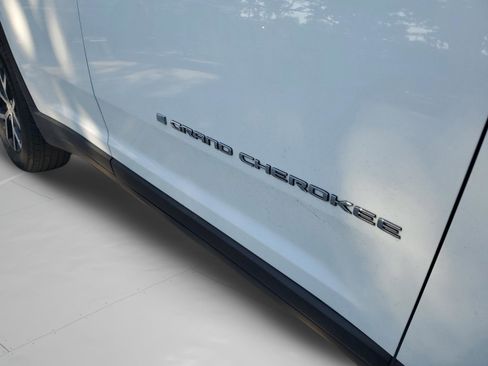 Used 2023 Jeep Grand Cherokee Limited image 30