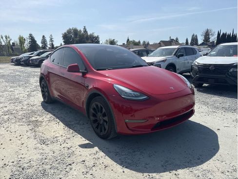 Used 2021 Tesla Model Y Long Range image 10