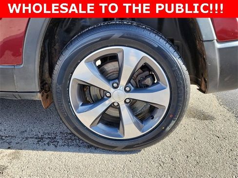 Used 2019 Jeep Cherokee Limited w/ Luxury Group image 30