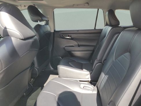 Used 2023 Toyota Highlander XLE FWD image 26