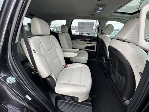 New 2025 Kia Telluride S image 18