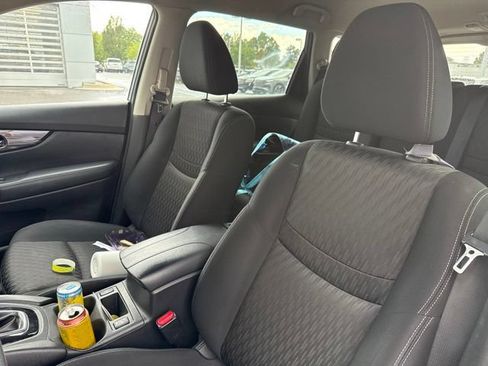 Used 2017 Nissan Rogue SV w/ SV Premium Package AWD/4WD image 9