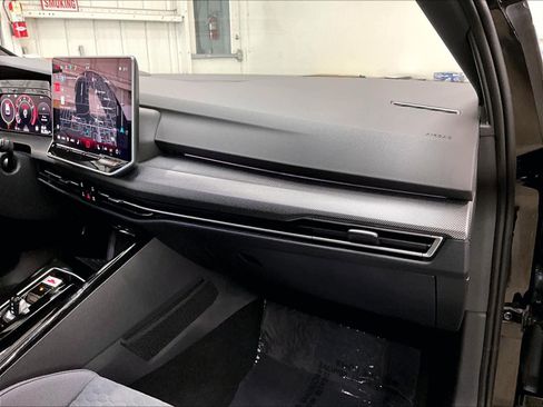 Used 2025 Volkswagen GTI SE FWD image 18