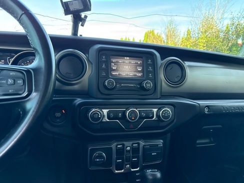 Used 2018 Jeep Wrangler Unlimited Sport S AWD/4WD image 21