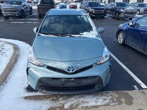 Used 2015 Toyota Prius V Three image 10