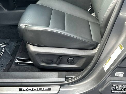 Certified 2026 Nissan Rogue Dark Armor FWD image 18
