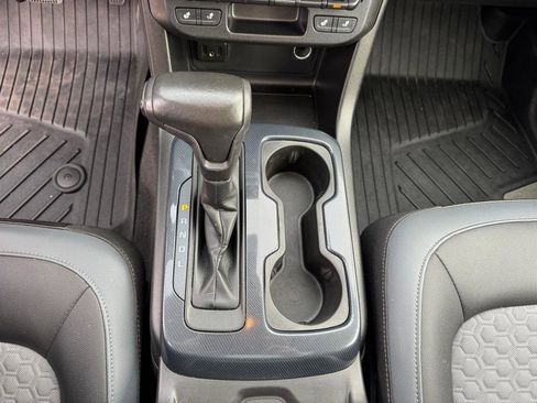 Used 2020 Chevrolet Colorado Z71 w/ Z71 Midnight Edition image 36