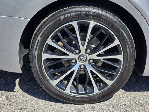 Used 2019 Toyota Camry SE FWD image 12