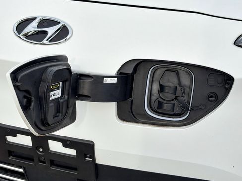 Used 2023 Hyundai Kona Limited image 5