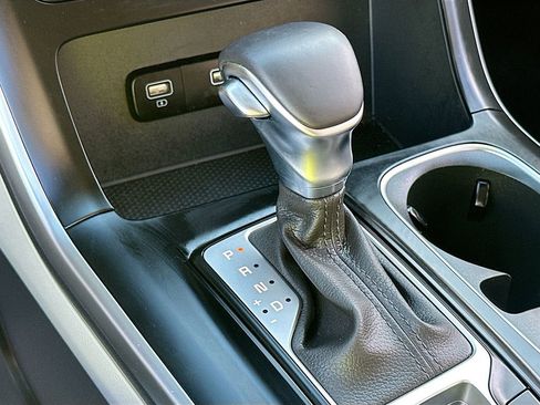 Certified 2024 Kia Carnival LX image 14