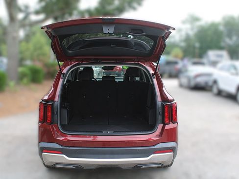 Certified 2025 Kia Sorento S FWD image 9