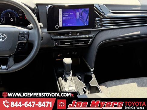 Used 2025 Toyota Camry LE image 17