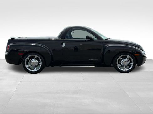 Used 2005 Chevrolet SSR w/ Preferred Equipment Group RWD image 19