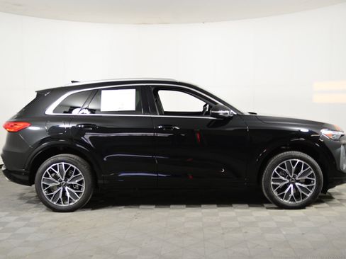 Certified 2025 Audi Q5 Premium Plus image 7