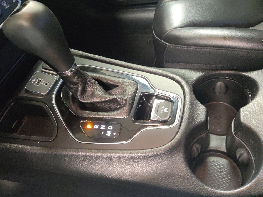 Used 2019 Jeep Cherokee Latitude Plus FWD image 26